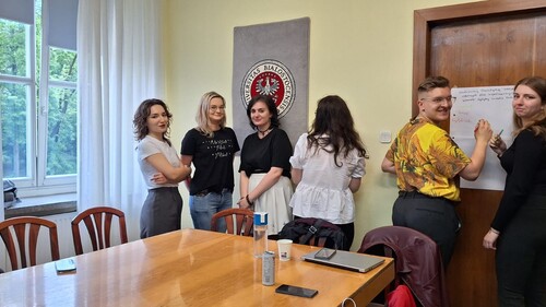 Studenci filologii polskiej nauczycielskiej i filologii polskiej na warsztatach metodycznych
