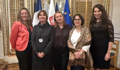 Kinga Siatkowska-Callebat, Małgorzata Smorąg-Goldberg, Izabela Jach, Elżbieta Awramiuk i Anna Mikulska w Ambasadzie Polskiej w Paryżu