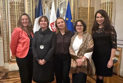 Kinga Siatkowska-Callebat, Małgorzata Smorąg-Goldberg, Izabela Jach, Elżbieta Awramiuk i Anna Mikulska w Ambasadzie Polskiej w Paryżu