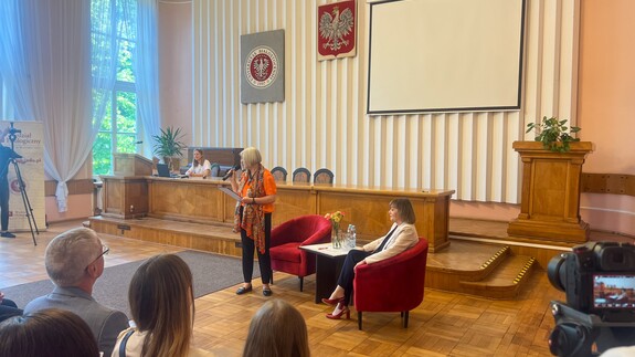Jubileusz 42-lecia pracy Dyrektor administracyjnej mgr Bożeny Poniatowicz
