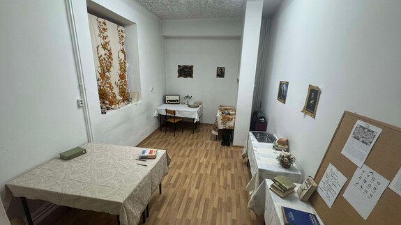 Sala zagadek do rozwiązania o tematyce zaginięcia dzieła: Mona Lisy