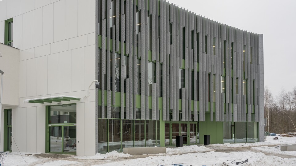 Nowoczesny, przestronny i dostępny. Zakończyła się budowa gmachu nauk humanistycznych w kampusie UwB